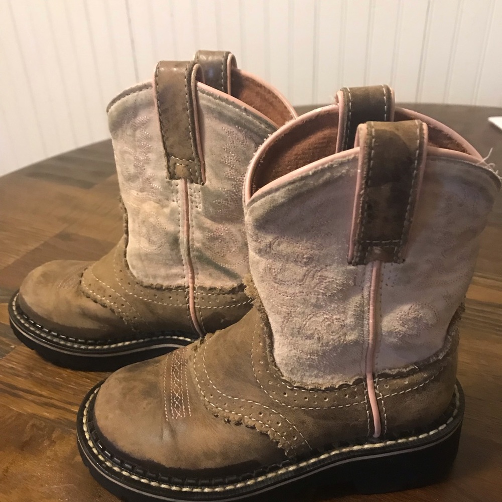 Toddler girls size 10.5....Ariat boots